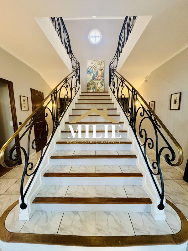 Villa - 350 m² - 10 pièces