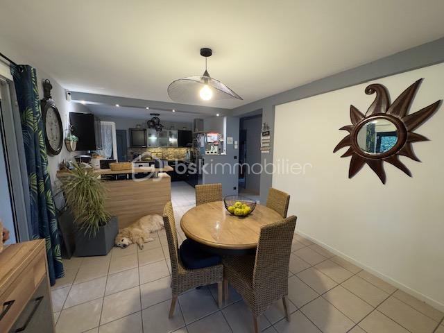 Maison - 186 m² - 9 pièces