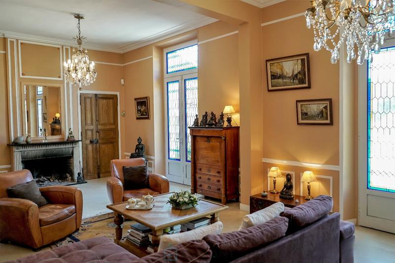 Maison - 413 m² - 10 pièces