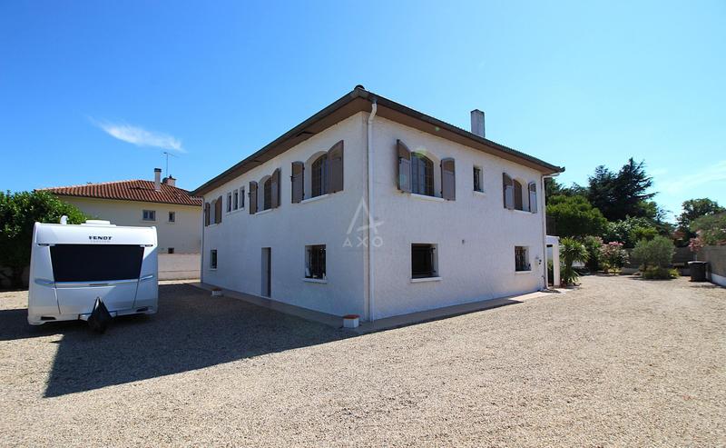 Maison - 256 m² - 7 pièces