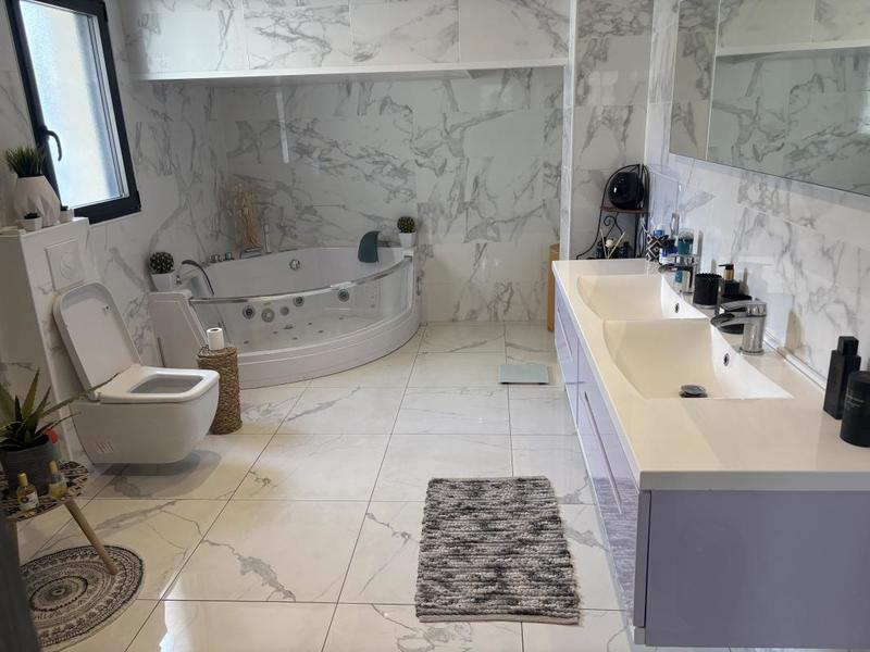 Demeure - 224 m² - 5 pièces