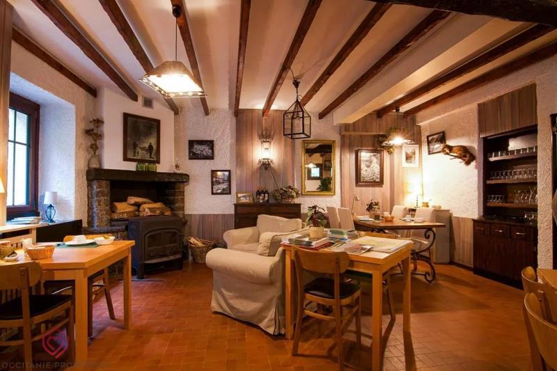 Propriété - 280 m² - 11 pièces