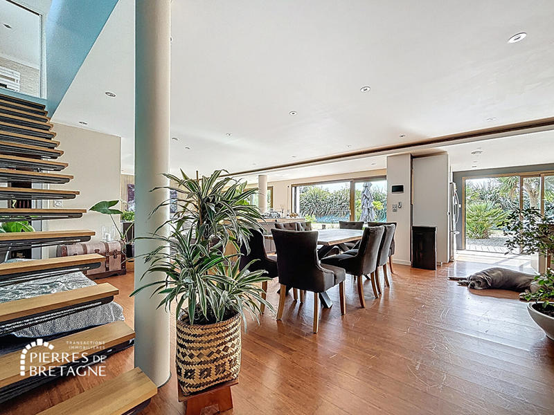 Villa - 221 m² - 8 pièces