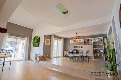 Villa - 238 m² - 6 pièces