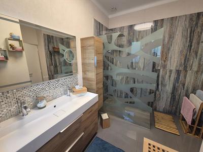 Maison - 221 m² - 7 pièces