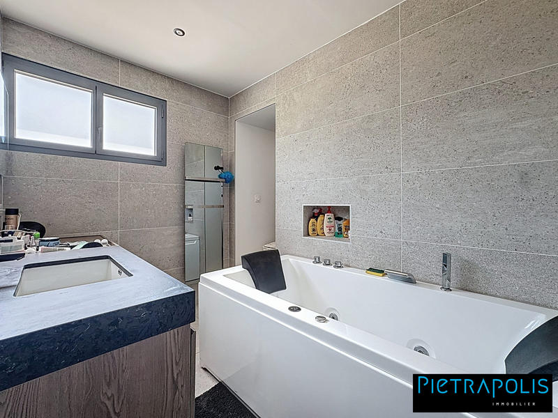 Maison - 140 m² - 6 pièces