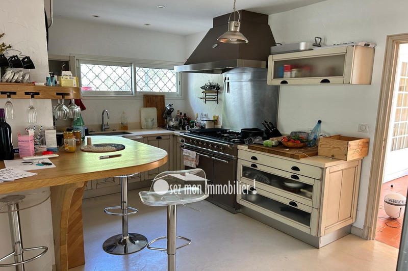 Maison - 220 m² - 7 pièces