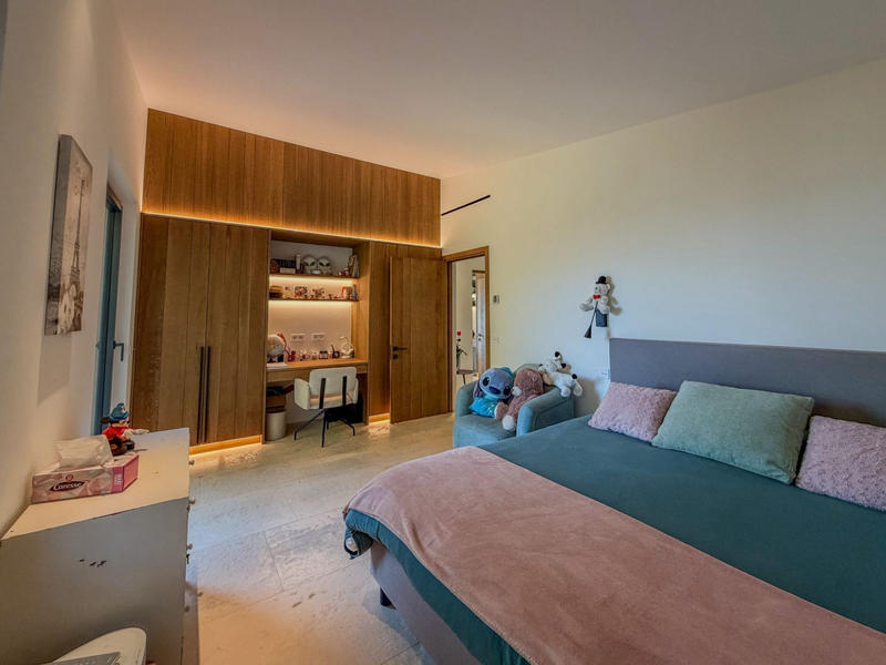 Maison traditionnelle - 245 m² - 5 pièces