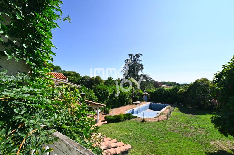 Propriété - 220 m² - 7 pièces