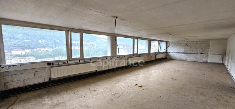 Local d'activité / Entrepôt - 1 620 m² - 16 pièces