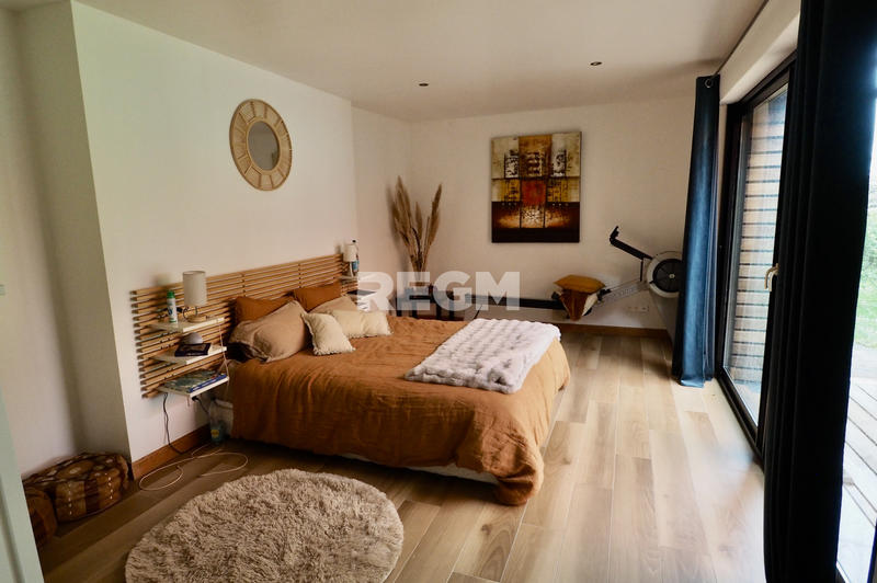 Maison - 310 m² - 8 pièces