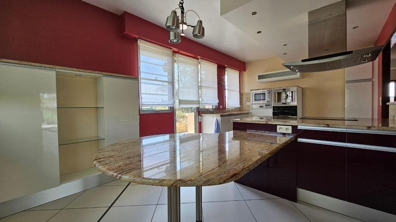 Maison - 247 m² - 7 pièces