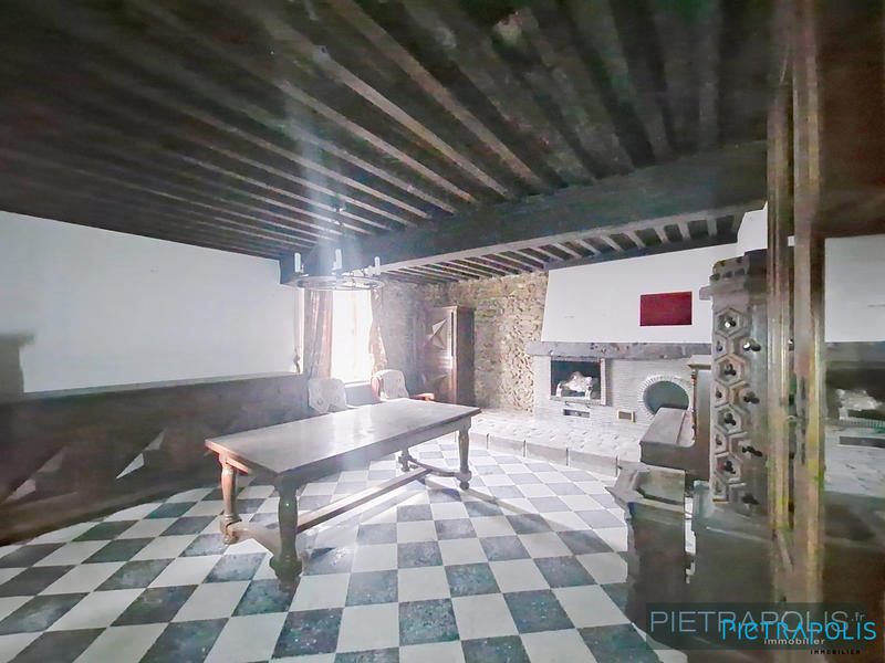 Maison - 242 m² - 8 pièces