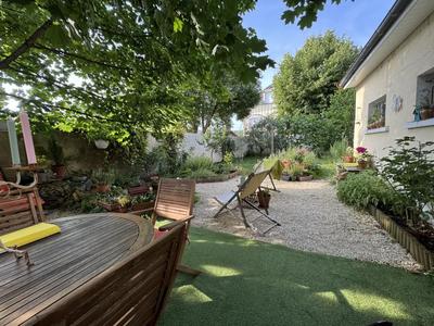 Maison - 202 m² - 10 pièces