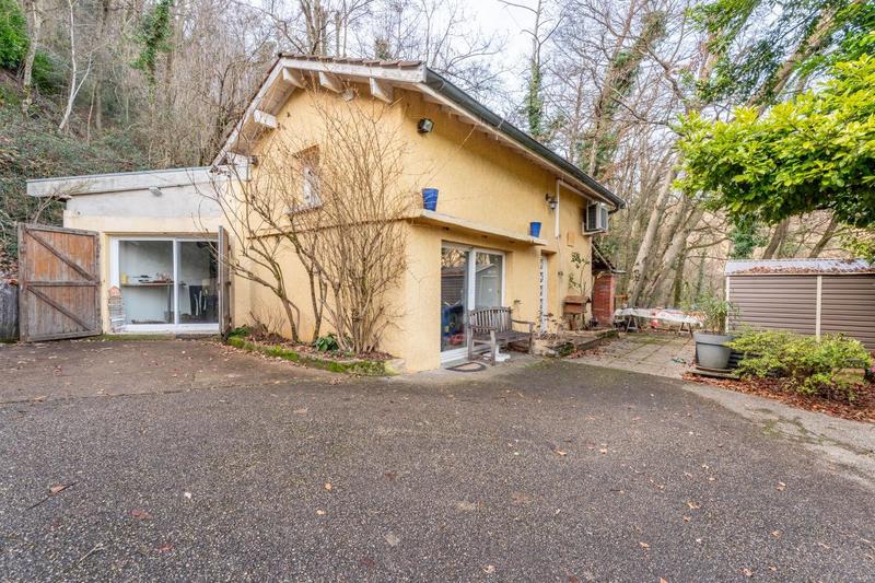 Maison - 240 m² - 7 pièces