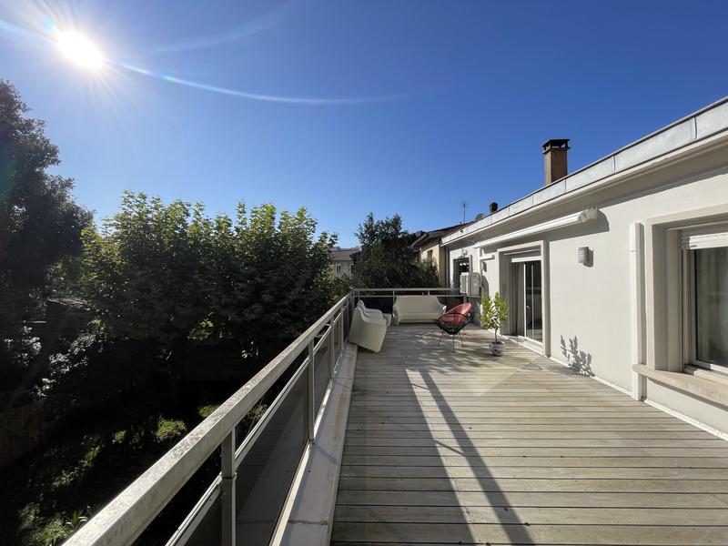 Villa - 238 m² - 6 pièces