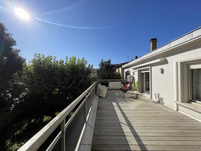Villa - 238 m² - 6 pièces