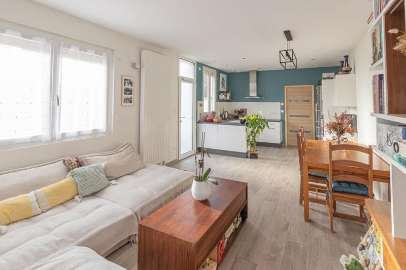 Maison - 90 m² - 5 pièces