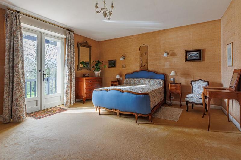 Maison - 341 m² - 12 pièces