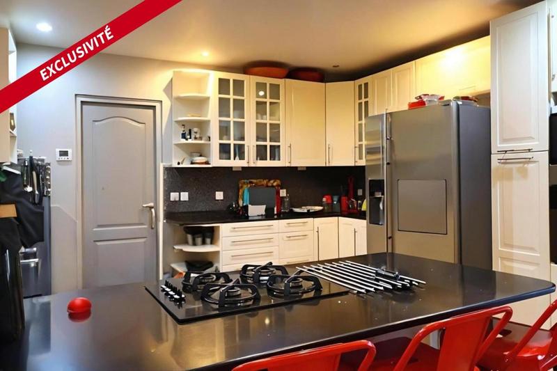 Maison traditionnelle - 179 m² - 8 pièces