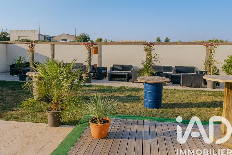 Maison - 930 m² - 4 pièces