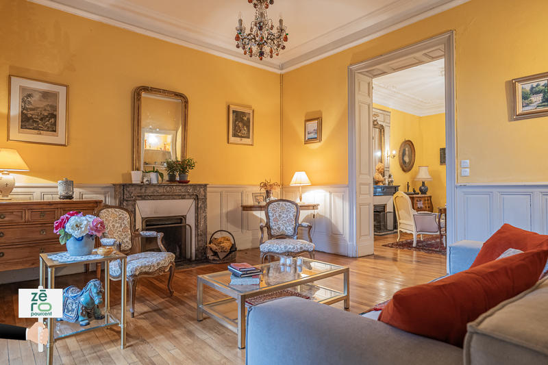 Maison - 311 m² - 12 pièces