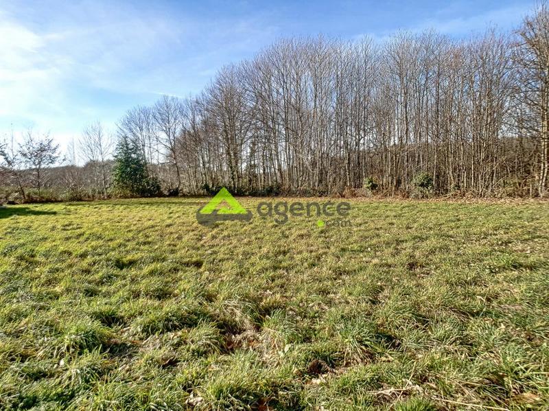 Terrain constructible - 1 100 m²