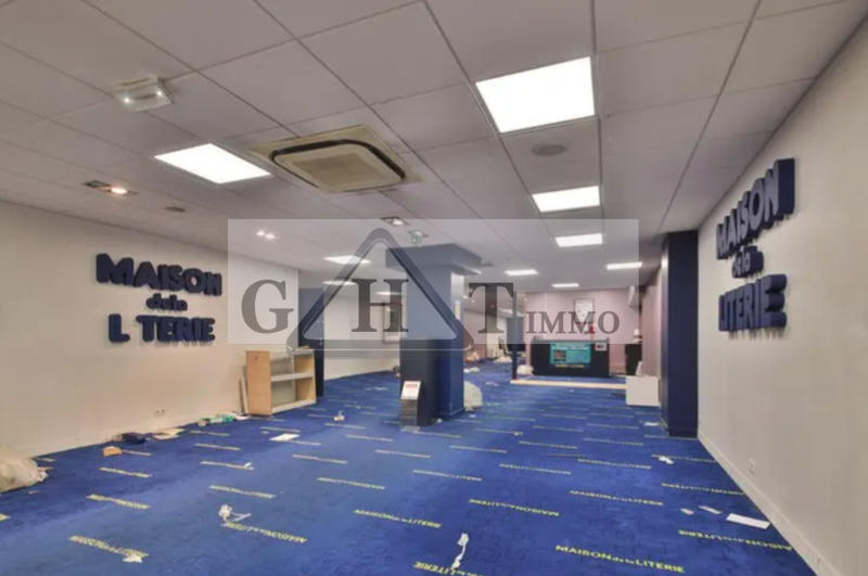 Local commercial - 481 m²