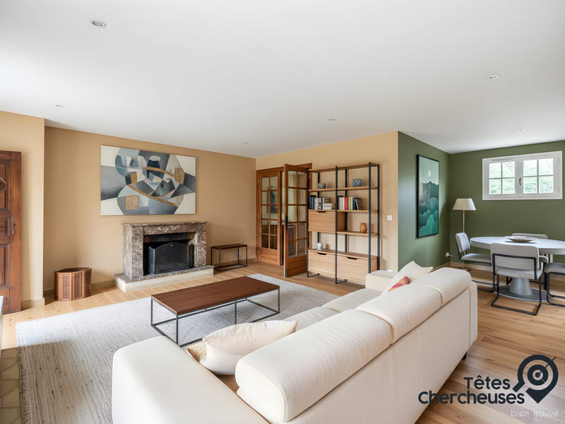 Maison - 230 m² - 8 pièces