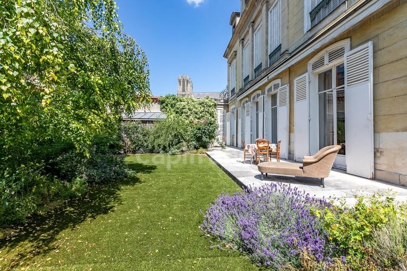 Appartement bourgeois - 260 m² - 6 pièces