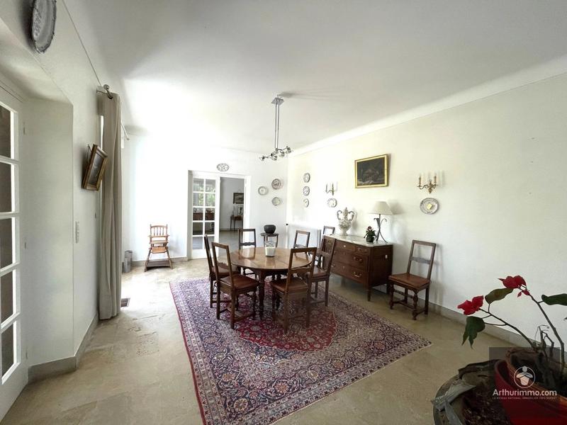 Maison - 318 m² - 11 pièces