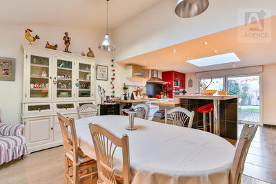 Maison - 183 m² - 5 pièces