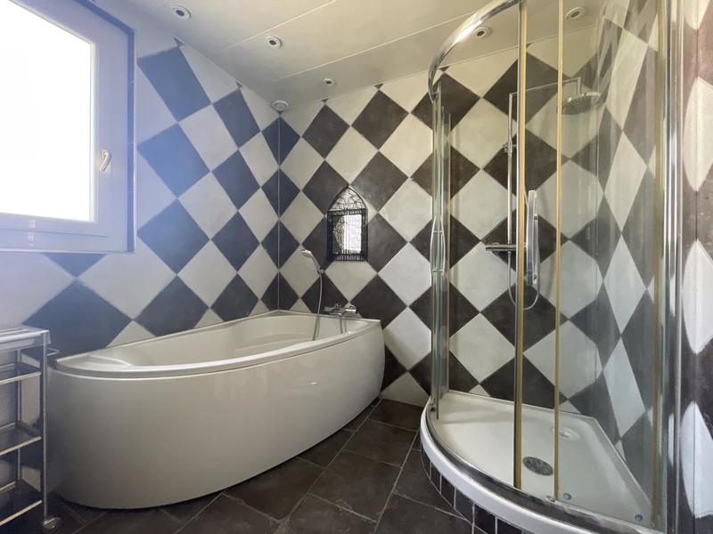 Maison - 193 m² - 8 pièces