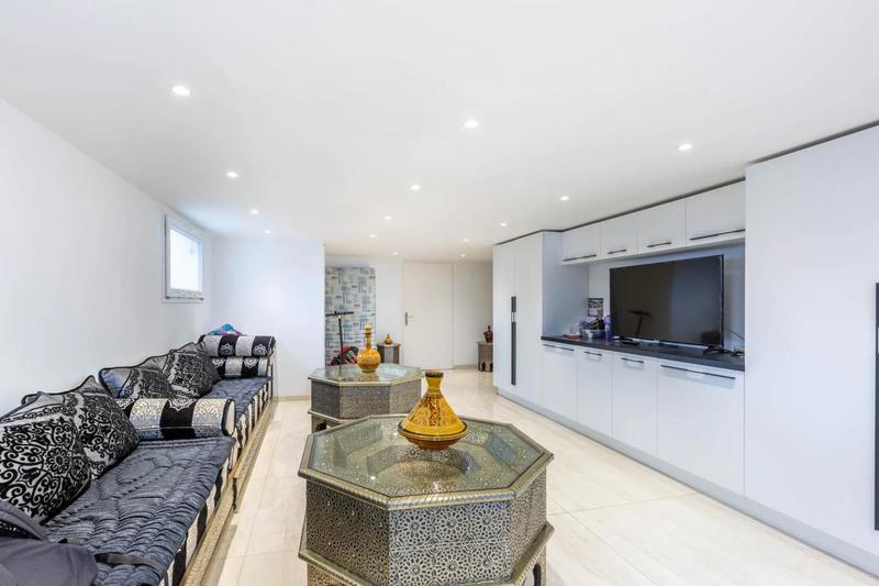 Propriété - 450 m² - 8 pièces