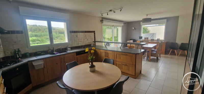 Maison - 186 m² - 8 pièces