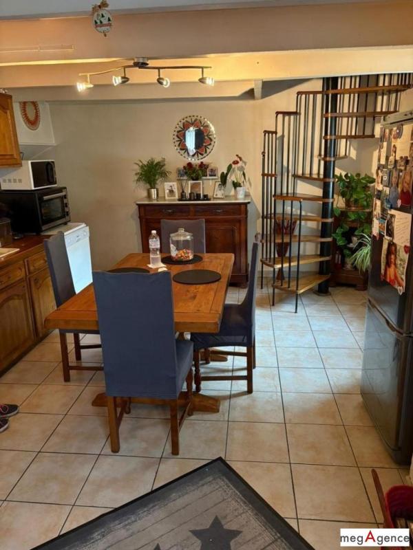 Maison - 323 m² - 12 pièces