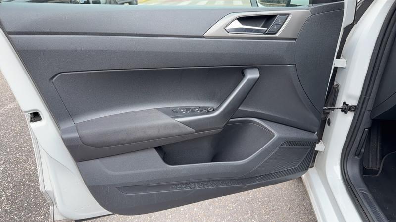 Volkswagen Polo VI 1.0 Tsi 95 Confortline Business