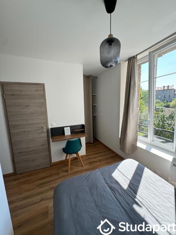 Chambre - 12 m² - 1 pièce
