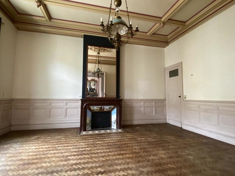 Maison - 654 m² - 11 pièces