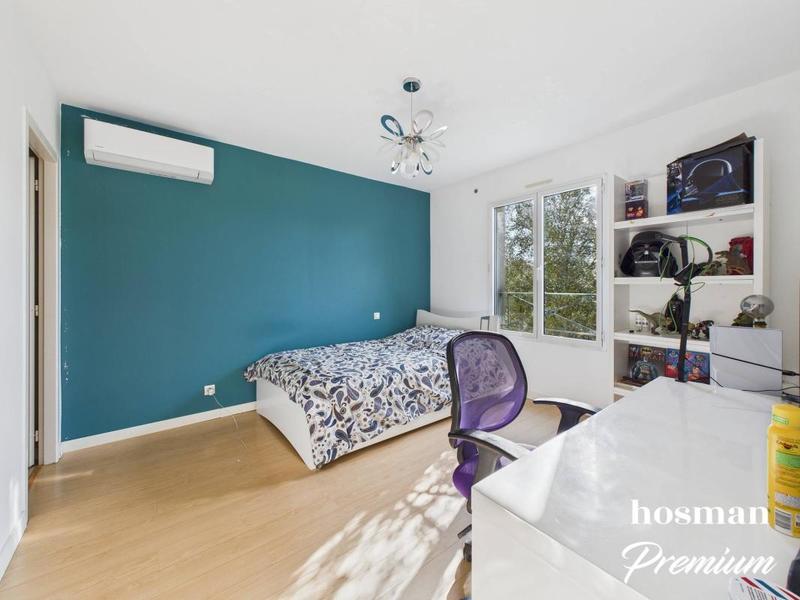 Maison - 220 m² - 6 pièces