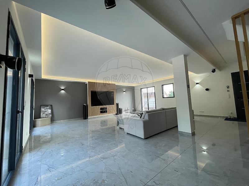 Maison - 167 m² - 5 pièces