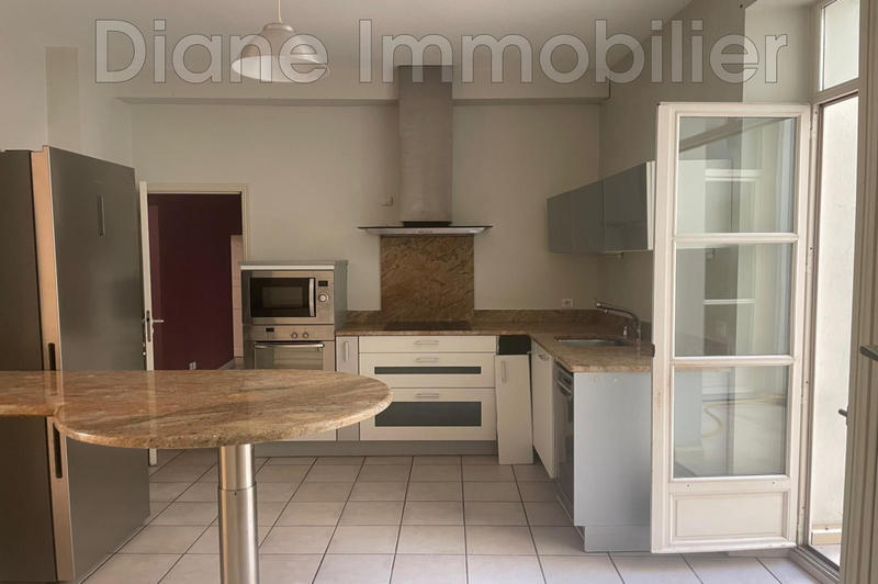 Appartement - 188 m² - 7 pièces
