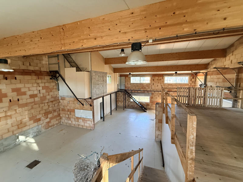 Local d'activités - 240 m²