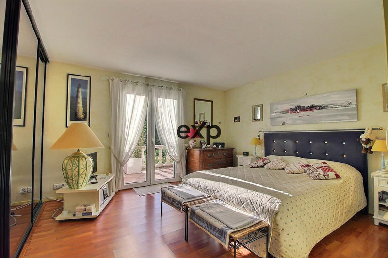 Villa - 225 m² - 7 pièces