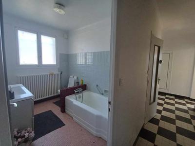 Maison traditionnelle - 113 m² - 7 pièces