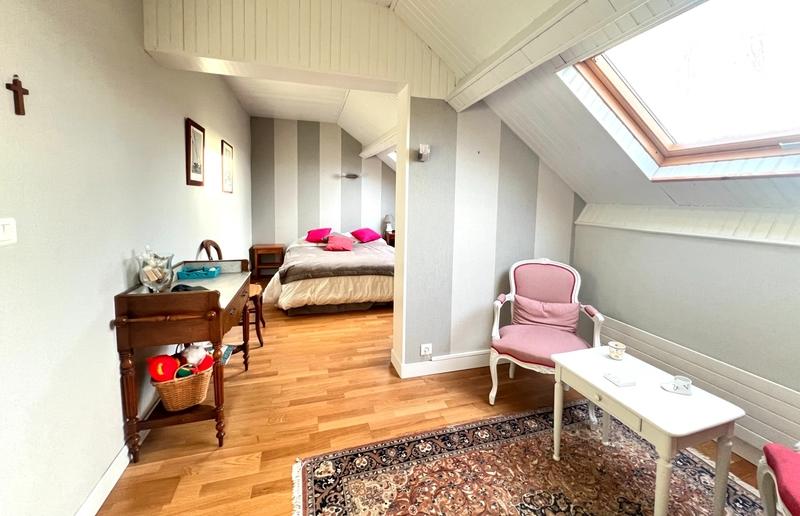 Maison - 183 m² - 7 pièces