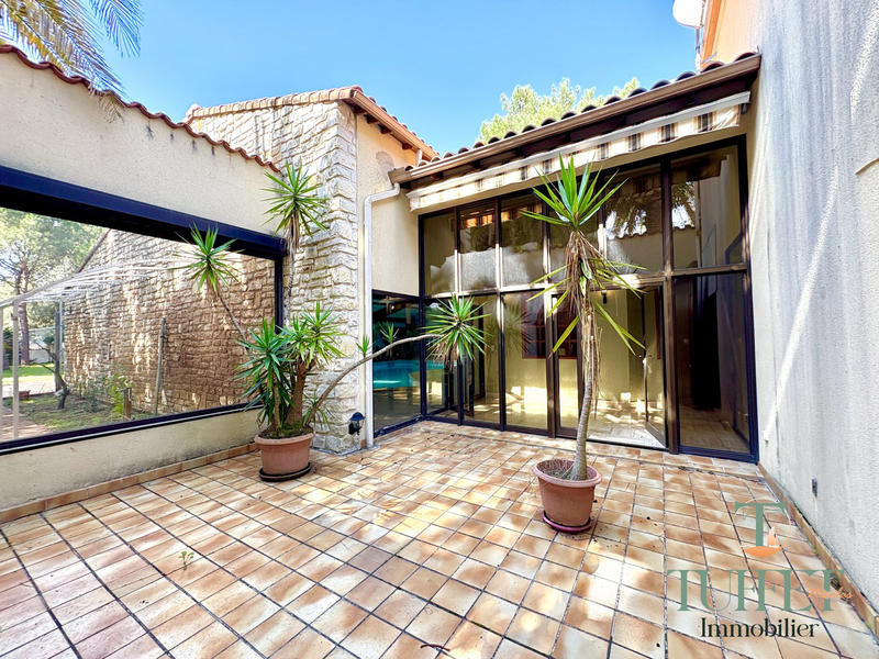 Villa - 256 m² - 9 pièces