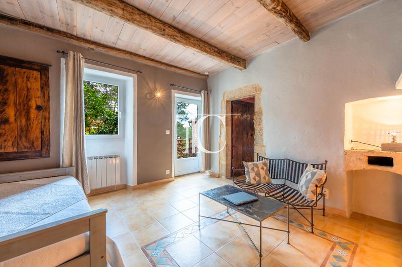 Maison - 245 m² - 9 pièces