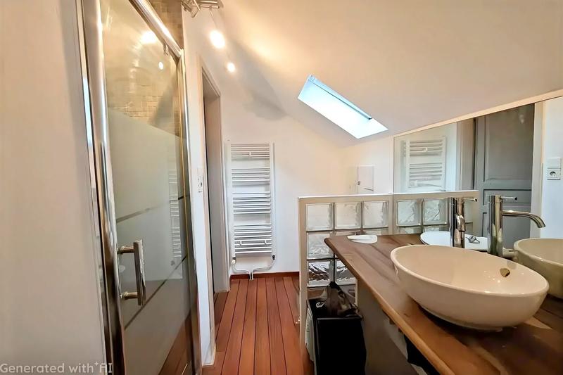 Maison - 205 m² - 9 pièces