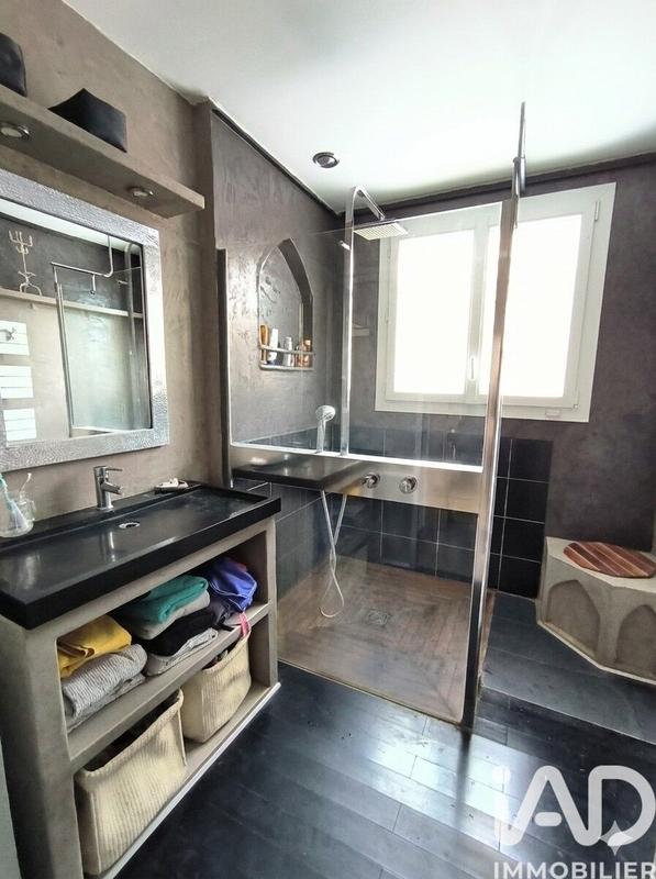 Maison - 213 m² - 8 pièces